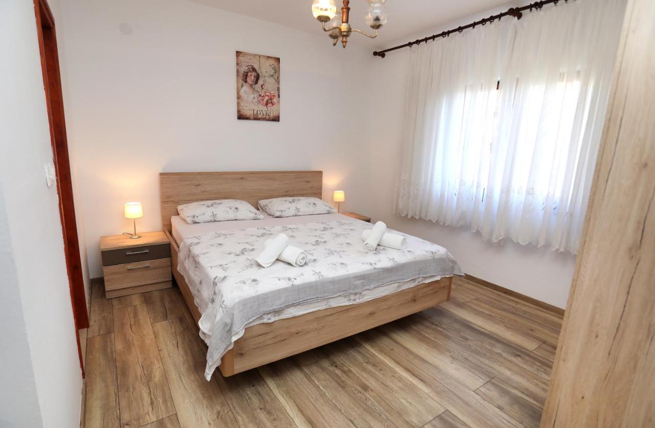 Apartman Gilan Seget Vranjica Bagian luar foto